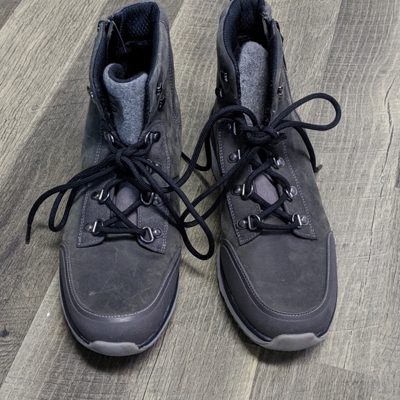 UGG Other - NWT UGG boots